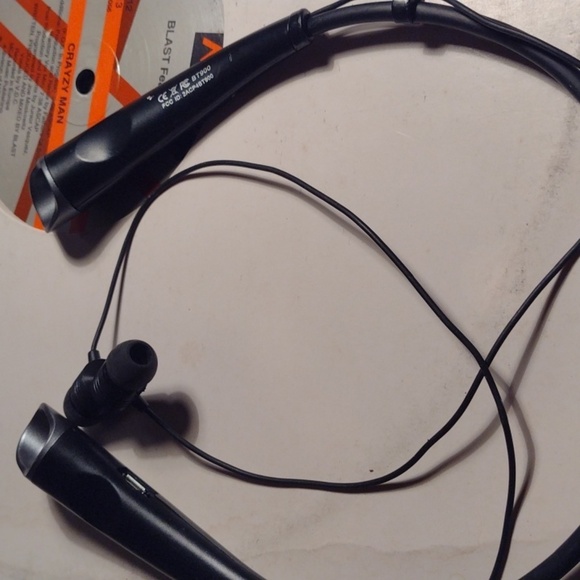 Sentry Black Wireless Bluetooth on the neck bt900 NWOT - Picture 2 of 2